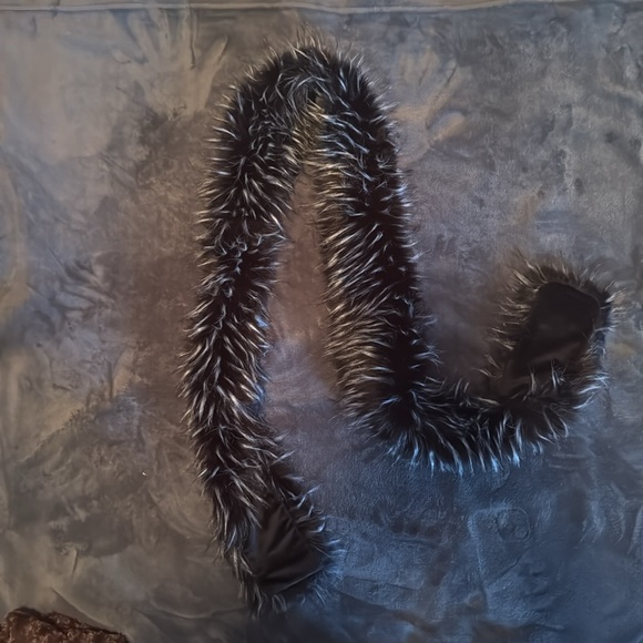 Faux fur scarves: set of three - Picture 3 of 5